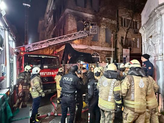 Kadıköy'de restorasyon çalışması yapılan tarihi karakolda yangın: 1 ölü