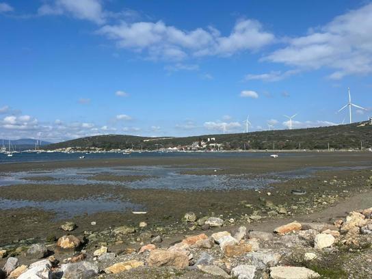 İzmir'de deniz çekilmesi devam ediyor