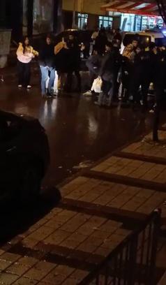 İstanbul - Sultangazi'de polise saldırıp, minibüsle takviye ekiplerin önünü kesen 3 şüpheli gözaltına alındı