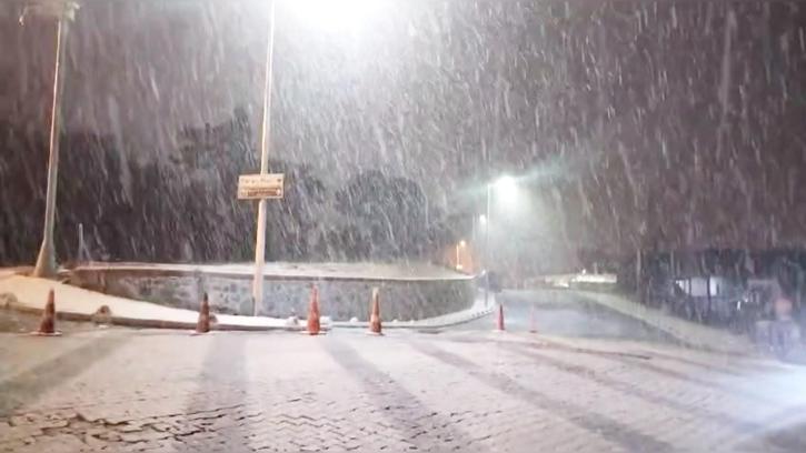 İstanbul'da kar yağışı, aralıklarla devam ediyor