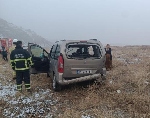 Mardin’de, şarampole devrilen hafif ticari aracın sürücüsü yaralandı