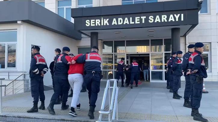 Serik'te jandarmadan torbacı operasyonu