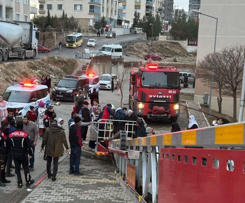 Mardin'de ev yangını: 5 kişi dumandan etkilendi