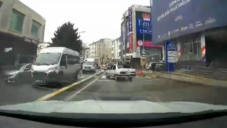 İstanbul - Esenyurt'ta yaya yolunda tehlkikeye davetiye çıkaran geçiş