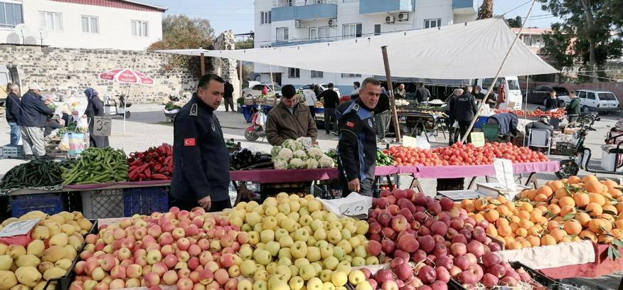 Yumurtalık Belediyesi’nden pazarda etiket denetimi