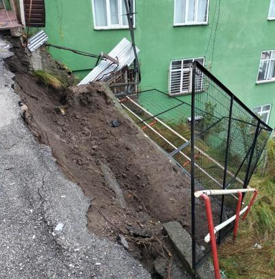 Samsun'da Caddede Toprak Kayması