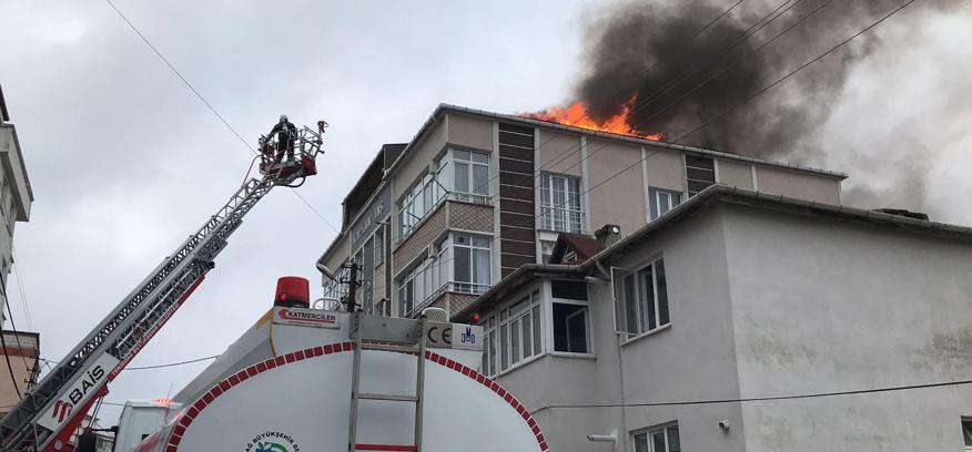 Tekirdağ'da Çatı Yangını Büymeden Söndürüldü