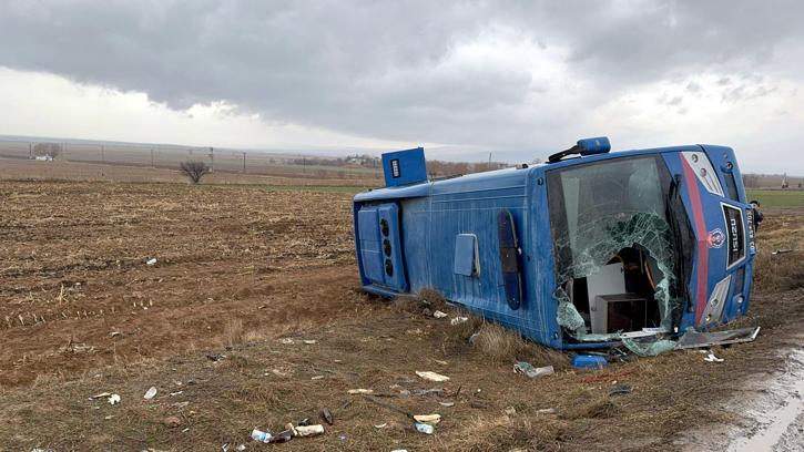 Afyonkarahisar'da cezaevi nakil midibüsü devrildi: 14 yaralı