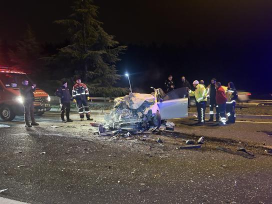 Uşak'ta, TIR'a arkadan çarpan otomobilin sürücüsü öldü