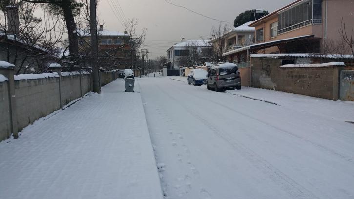 Yenice'de kar yağışı etkili oluyor