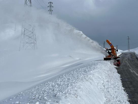 Van'da kapalı 468 yerleşim yolu açıldı; Hakkari'de kar kalınlığı 1,5 metreyi buldu