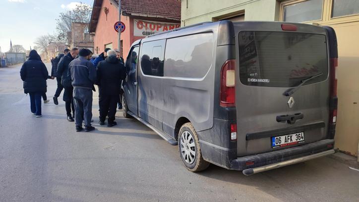 Edirne'de, hafif ticari aracın plakasının bantla değiştirildiği ortaya çıktı