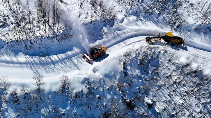 Tunceli’de ekiplerin karla zorlu mücadelesi