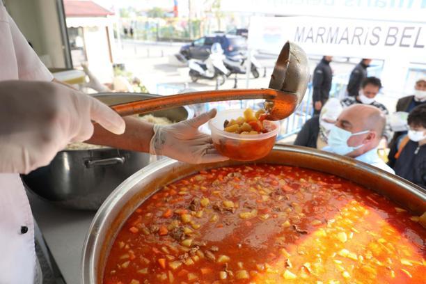 Marmaris'te ramazanda 3 çeşit yemek ve erzak paketi dağıtılacak