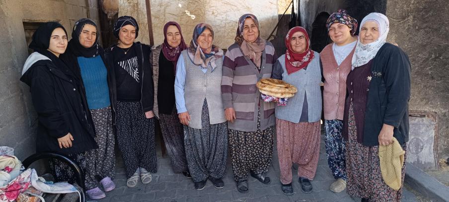 Taş fırınlarda pişirilen, 'Ekşi mayalı köy ekmeği'  geleneği 100 yıldır sürüyor