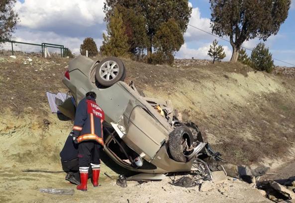 Kütahya'da, takla atan otomobilin sürücüsü öldü