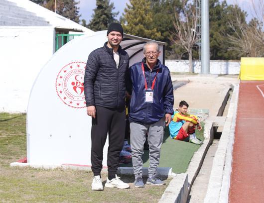 Amatör küme baba ile oğlun maçıyla başladı