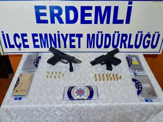 Erdemli’de şantajla para isteyen 5 şüpheli yakalandı