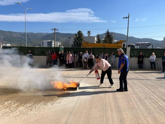 AFAD’tan kız öğrencilere afet farkındalık ve yangın eğitimi