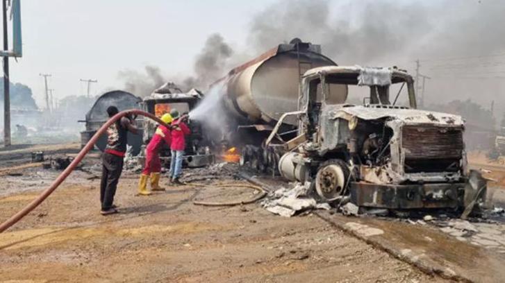 Nijerya'da gaz taşıyan tanker patladı: 4 ölü