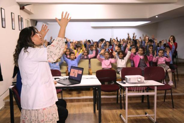 Bayraklı Belediyesi'nden çocuklara hijyen eğitimi