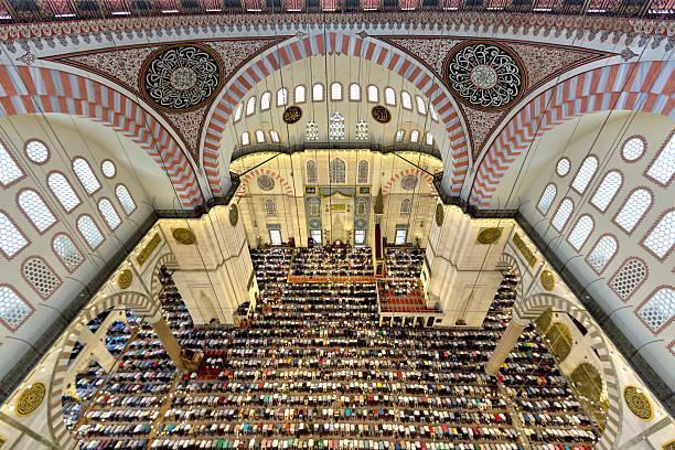 Cuma namazı nasıl kılınır, cuma namazı kaç rekat ve cuma namazı farz mı? Adım adım cuma namazı kılınışı