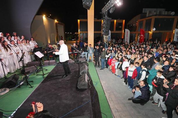 Antakya Medeniyetler Korosu konser verdi