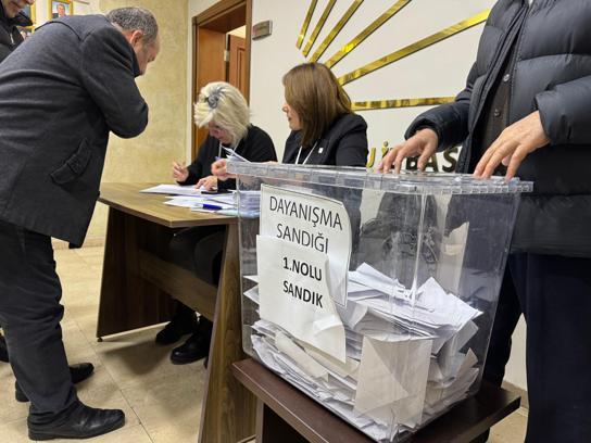 Ordu’da CHP'liler ön seçim için oy kullanıyor