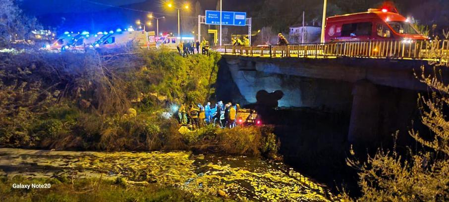 Amasya’da otomobil Tersakan Çayı’na düştü: 5 yaralı