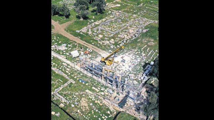 Dionysos Tapınağı ayağa kaldırılıyor