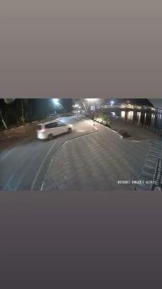 Kaldırıma Çarparak Takla Atan Otomobil
