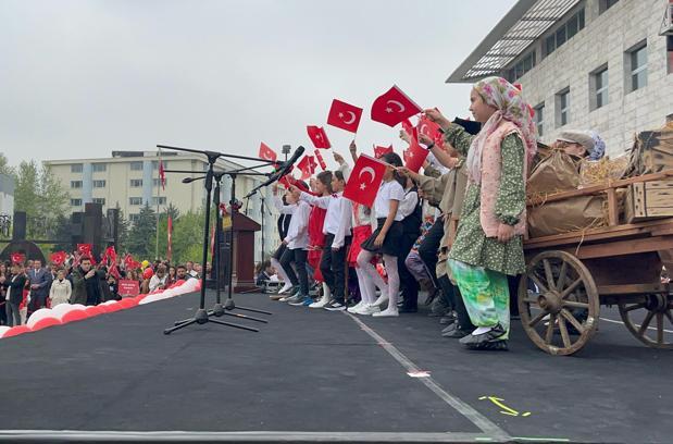 Bursa'da,  23 Nisan Ulusal Egemenlik ve Çocuk Bayramı kutlandı