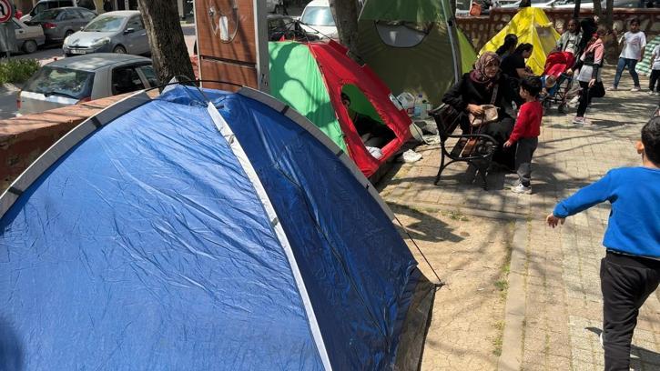 İstanbul- Avcılar'da evlerine girmekten çekinenler çadırlarda kalmaya devam ediyor