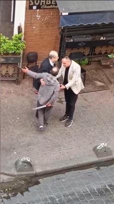 İstanbul - Beyoğlu'nda müzikholde tartıştığı kişiyi döner bıçağıyla yaraladı: 'Alkolün etkisiyle yaptım'