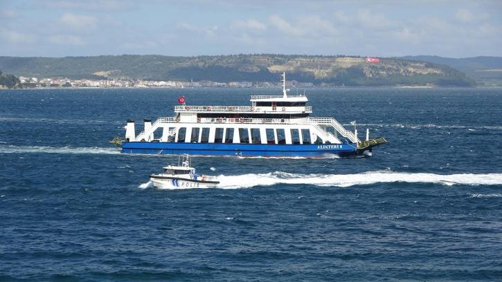 Gökçeada ve Bozcaada'ya 2 Gündür Feribot Seferleri Yapılamıyor