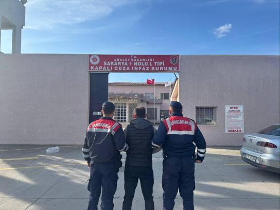 Sakarya'da silah kaçakçılığı operasyonu; 2 tutuklama