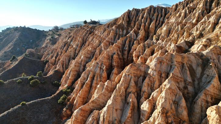 Milyonlarca yılda oluşan doğal sanat eseri: Şeytan Şehri Kayalıkları
