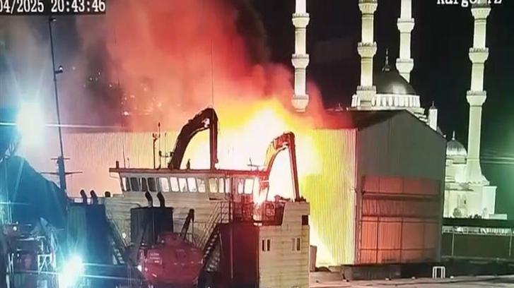 Zonguldak'ta limanda yangın! Sahadaki vinç kullanılamaz hale geldi