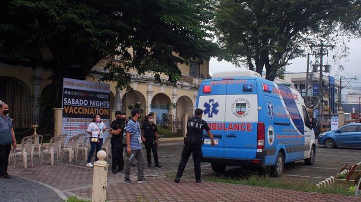 Filipinler'de yolcu otobüsü gişedeki araçlara çarptı: 12 ölü