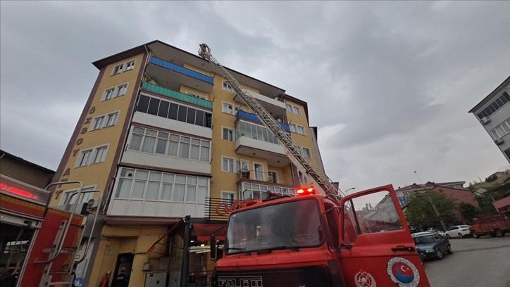 Karabük'te 6 katlı binada çıkan yangın söndürüldü