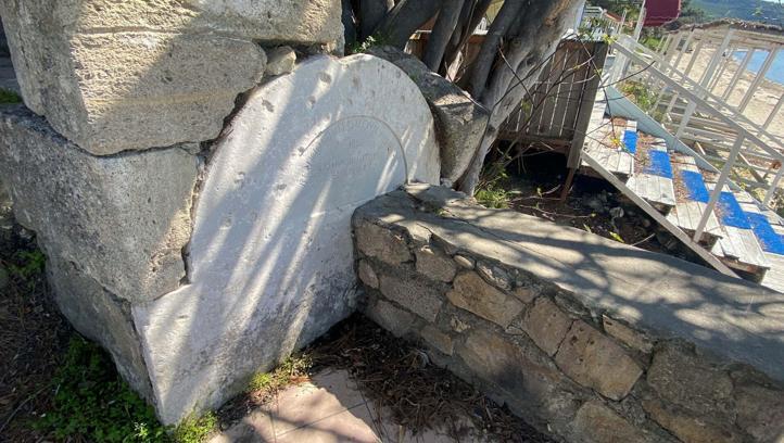 Çanakkale'de Tarihi Bir Hatıra: Duvarın İçindeki Çeşme Taşı
