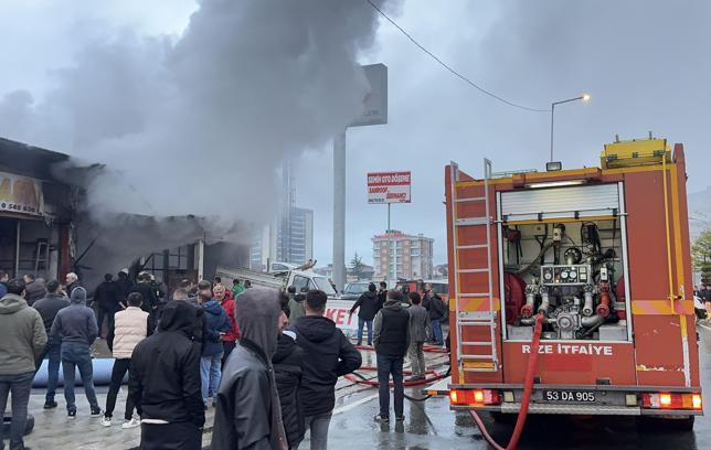 Rize'de iş yerinde çıkan yangın söndürüldü