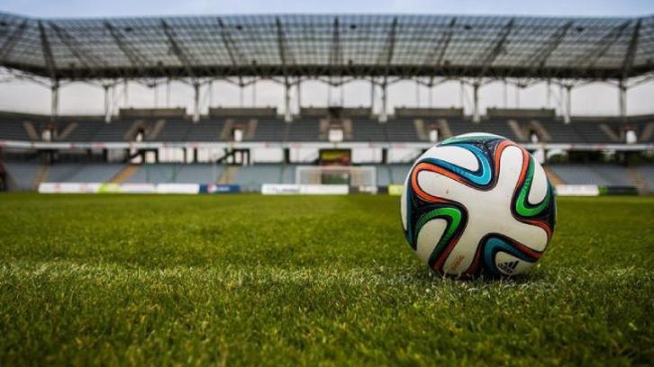 Bugünkü Futbol Maç Takvimi: 03 Mayıs 2025 Bugün Hangi Maç Hangi Kanalda? Süper Lig, Premier Lig ve Avrupa’dan Futbol Maçları ve Yayıncı Kuruluşları