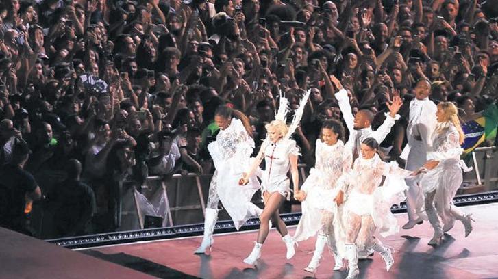 Lady Gaga seyirci rekoru kırdı