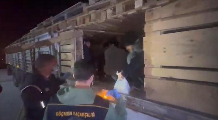 TIR'da 42 Kaçak Göçmen Yakalandı