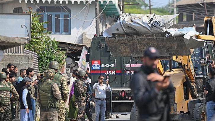 Pakistan'dan misilleme! Asya'da savaş büyüyor: Havalimanları hedef alındı