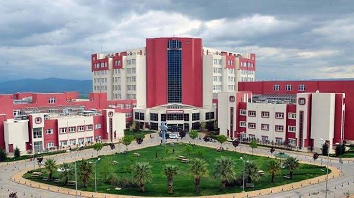Profesör ve sekreterine 'bıçak parası' adı altında rüşvet aldıkları iddiasıyla gözaltı
