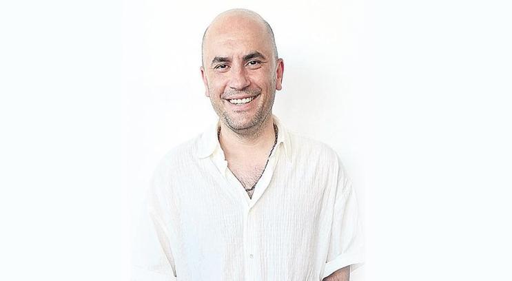 ‘Tiyatro tek başına karın doyurmuyor’