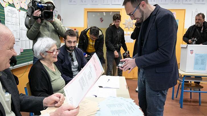 Hırvatistan'da halk yerel seçim için sandık başında