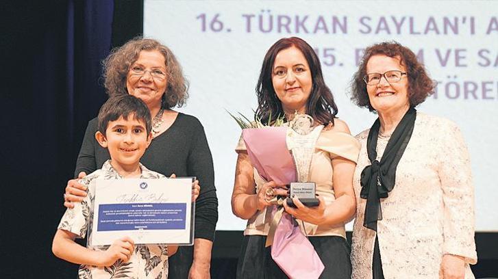 Sanat Ödülü Derya Sönmez’e